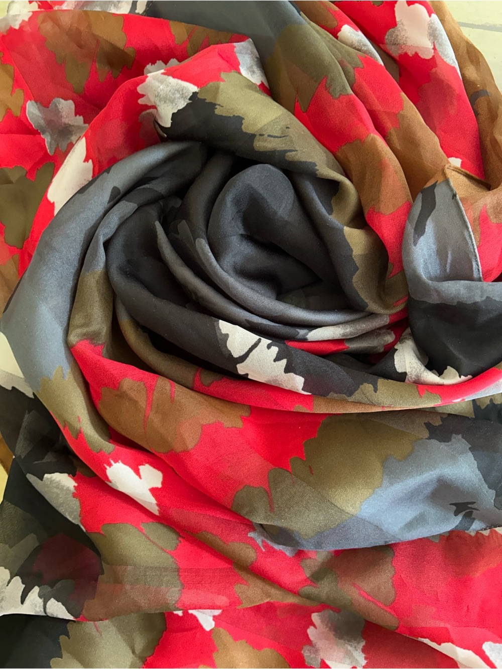 Lightweight Floral Print Scarf in Red, Olive & Black 35“ x 35“